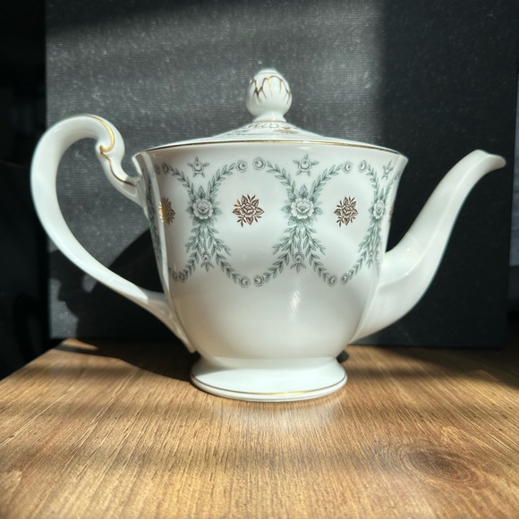 Teapot & Lid N829
by NORITAKE - Picture 5 of 5